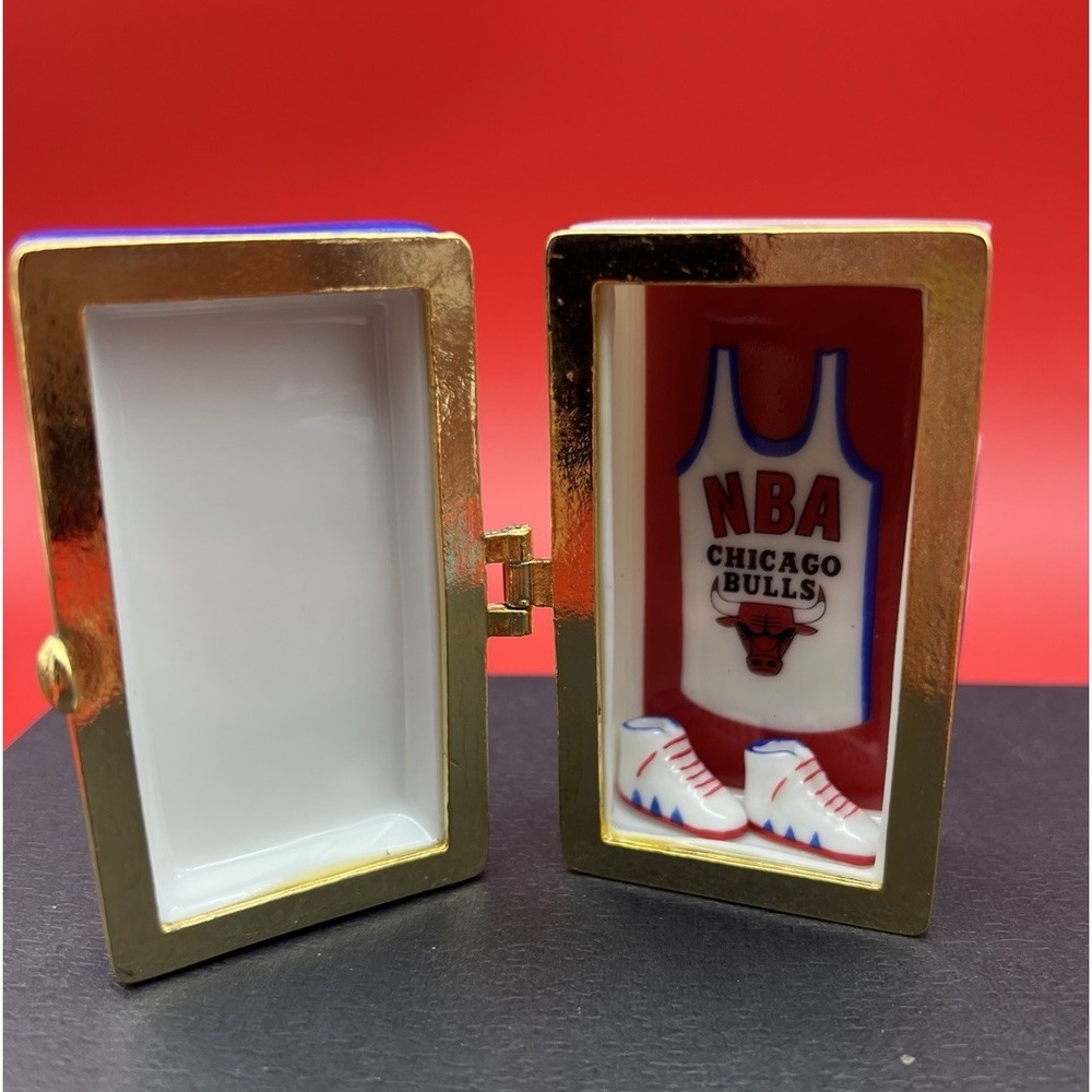 Rare Vintage NBA Chicago Bulls Team Locker Porcelain Hinged Trinket Box